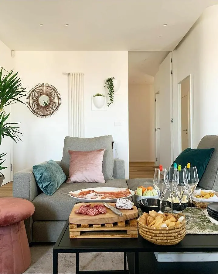 Ferienwohnung Penthouse F8 - Panoramic Terrace, View Two Towers Bologna Apartment